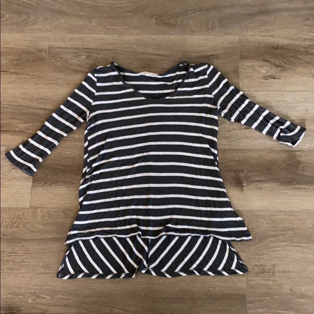 Quarter sleeve top
